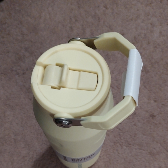 Stanley Yellow FlipStraw Bottle - Picture 3 of 5